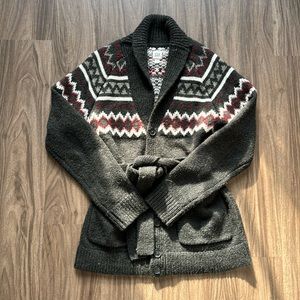 Gap Pattern Shawl in heather gray